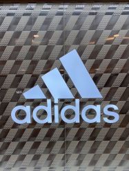 -adidas(德基广场店)