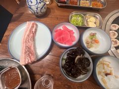 -明洞阿姨·韩式酱蟹烤肉·创意料理(三元桥店)