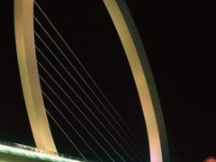 -南京眼步行桥