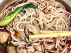 -爆炸头阿姨小四川正宗川味小吃(无任何分店)