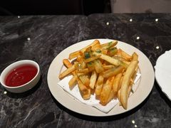 木姜子薯条-LESCEDARS Brasserie Bistro香柏树