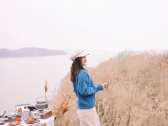-亮河湾山庄