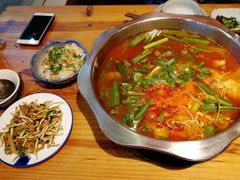 -野山舂·贵州现舂酸汤火锅(鸿通城店)