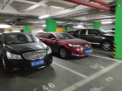 -丽丰购物中心·停车场