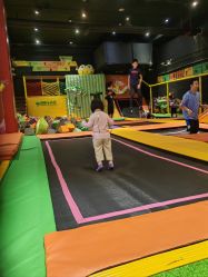 -蹦蹦跳跳(新奥购物中心店)