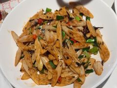 -阿瓦山寨·湘菜现炒·剁椒鱼头王(咸阳总店)