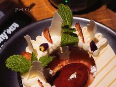 草莓奶冻-AZUL by FUEL蓝色·法式酒馆(琶醍店)