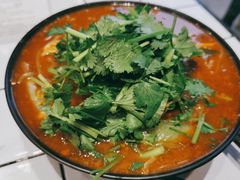 招牌炸酱酸辣米线-肥汁米蘭香港米线(长宁来福士店)