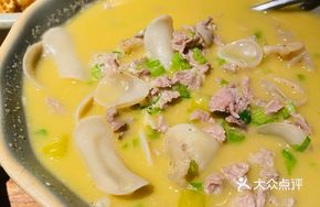 Chaozhou Golden Sour Soup with Hanging Dragon Meat