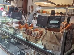 面包甜点陈列柜-仙峰天然面包(迎宾路店)