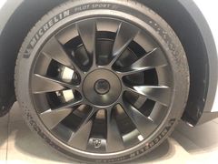 -TESLA 特斯拉(上海太古汇体验店)