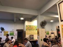 大堂-华哥新鲜猪精品美食