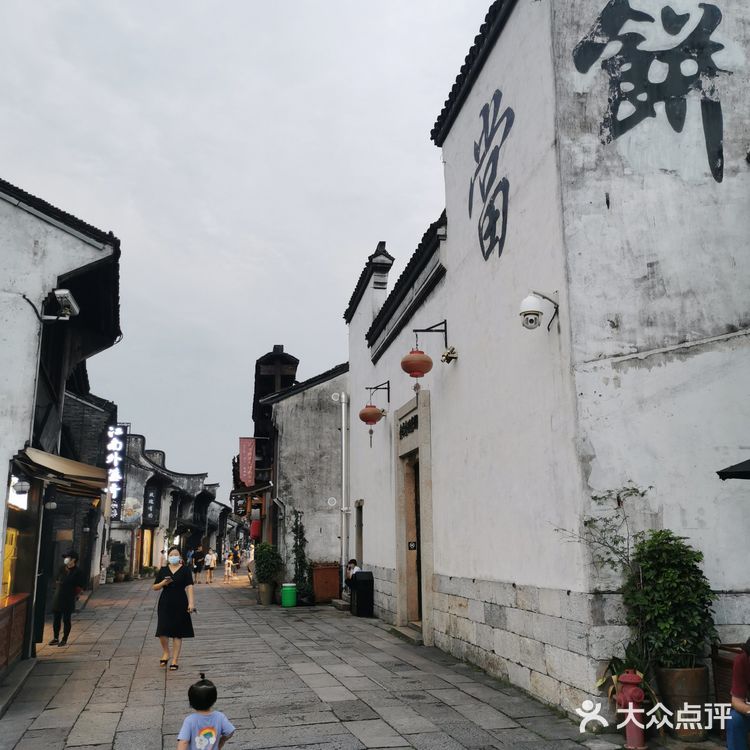 「月河历史街区」和苏州的平江路，无锡的南长街