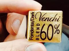 -VENCHI 闻绮(上海佛罗伦萨小镇店)