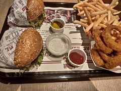 -The Habit Burger Grill 哈比特汉堡(复兴soho店)