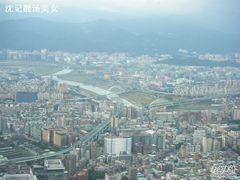 这面玻璃擦过的，清楚多了-欣叶食艺轩