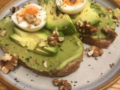 牛油果煮蛋吐司-RAC BAR(安福路店)