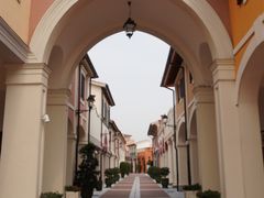 -佛罗伦萨小镇广佛名品奥特莱斯(疏港路店)