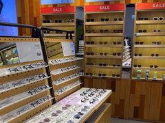 -LOOK眼镜·蔡司依视路配镜(宝山万达店)