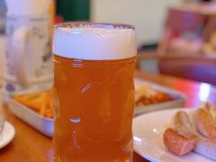 小麦啤酒-普兰达德国餐厅·德式脆皮烤猪肘·自酿啤酒(观唐店)
