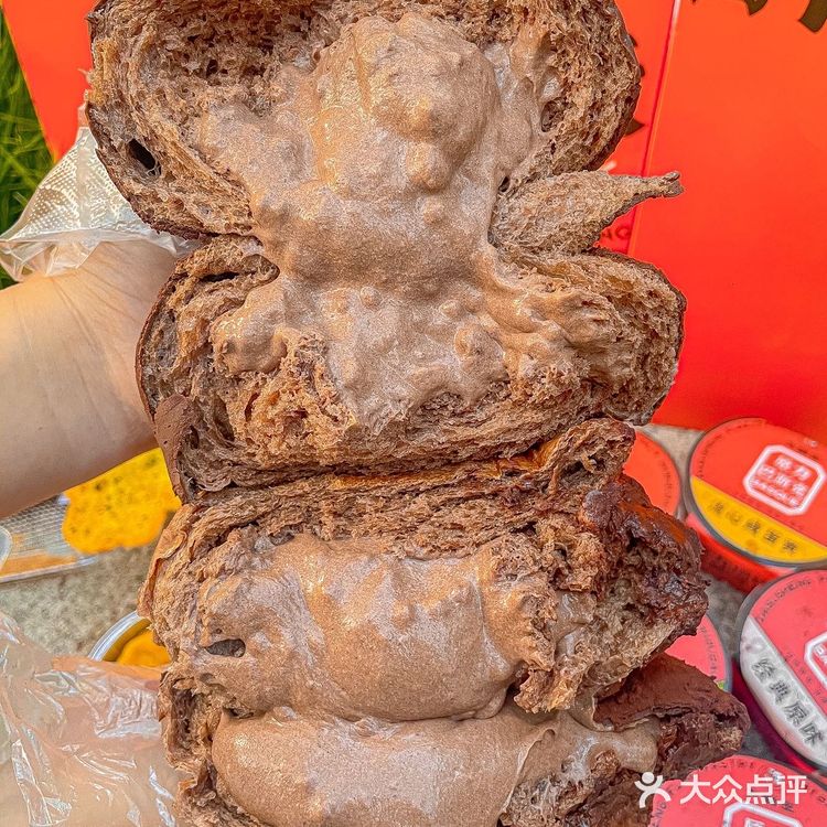 重庆也有冰面包了💥吧唧一口会爆浆‼️