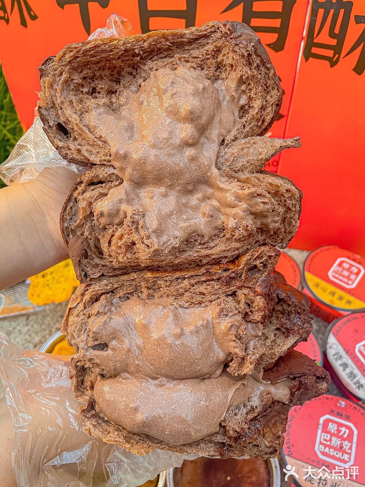 重庆也有冰面包了💥吧唧一口会爆浆‼️