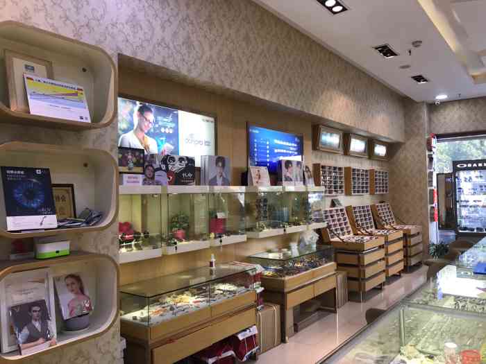 万新眼镜(车站路店)-"老公在丹阳工作过一段时间,对眼镜店有所了.