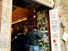 -Gelateria Dondoli