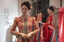 -懿沉香中式嫁衣礼服秀禾服龙凤褂马来褂旗袍总店