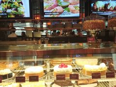 面包甜点陈列柜-The Cheesecake Factory 芝乐坊餐厅(王府中環店)