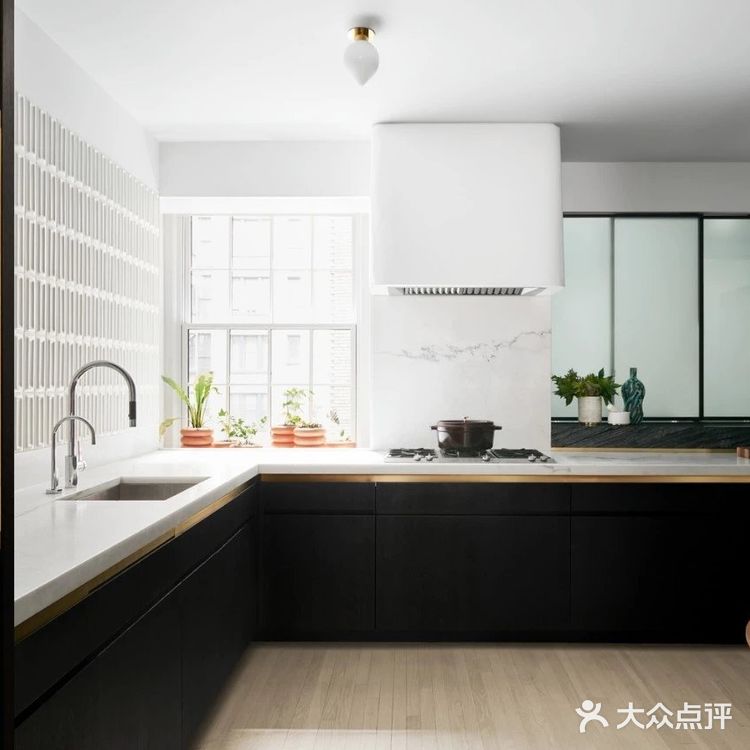 旧房翻新瞬间变成豪华公寓，看这个设计师是如何改造的