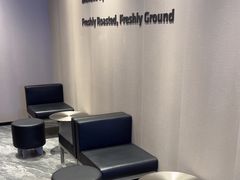 -瑞幸咖啡(小龙湾地铁站临街店)