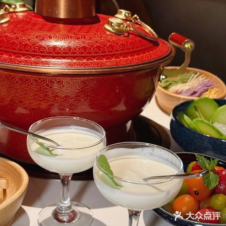 圣诞季约会 艾特饭搭子梧桐树下温暖滋味