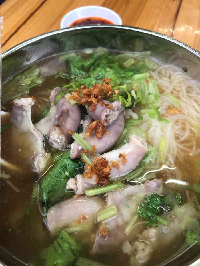 正宗汕头牛肉粉面(桃园店)-"人气较旺的小食店,汤底做得不错,里面有潮