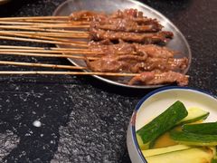 -何妹湿辣牛肉·粤式烧烤砂煲(桂雅路店)