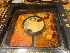 -老牌坊云南鱼豆花火锅(爱建店)