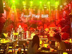 -FOUR PLAY BAR