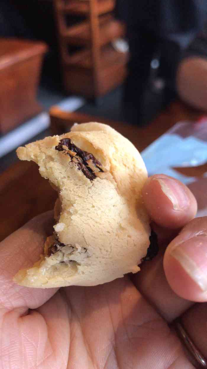 烘焙的香甜气息令人驻足,特别诱人,买过新鲜出炉的麻薯面包与菠萝包