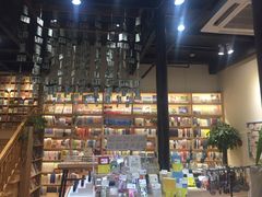 -猫的天空之城概念书店(杭州南宋御街店)