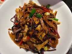 湘西腊肉炒冬笋-印象鲵宴·张家界地标美食名片(溪布街店)