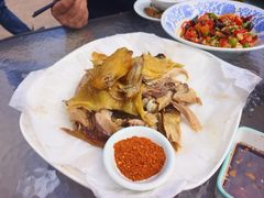 -头上红煨盐鸡乡村食府