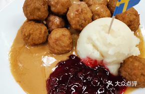 Swedish Meatballs with Mashed Potatoes