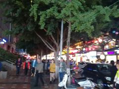 -八一好吃街·高品美食广场