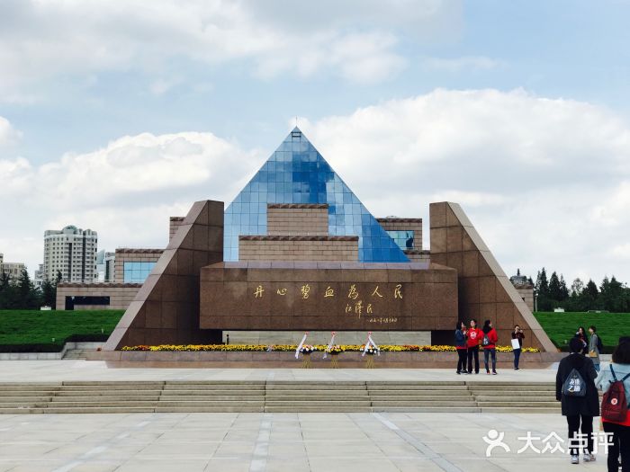 上海市龙华烈士陵园景点图片