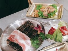 -围炉肉舍•炭烤活鳗•丹东海鲜烤肉(步行街店)