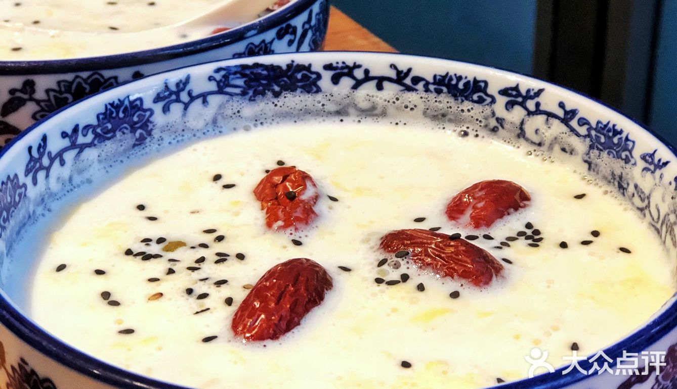 来网红店挑战超级牛大碗，干饭人干出一碗公益面