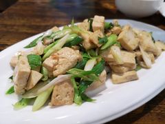 蒜苗炒豆腐-老爷子餐厅·明星私房菜