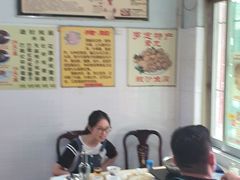 大堂-华哥新鲜猪精品美食
