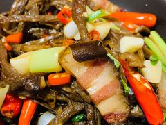 丘北辣干椒黑牛肝菌-云海肴云南菜·蒸汽石锅鱼(北京良乡华冠店)