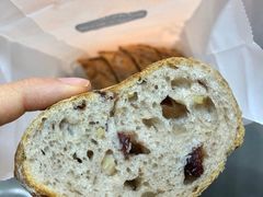 蔓越莓核桃法棍-WHEAT&BAKER-麥(凯德来福士店)